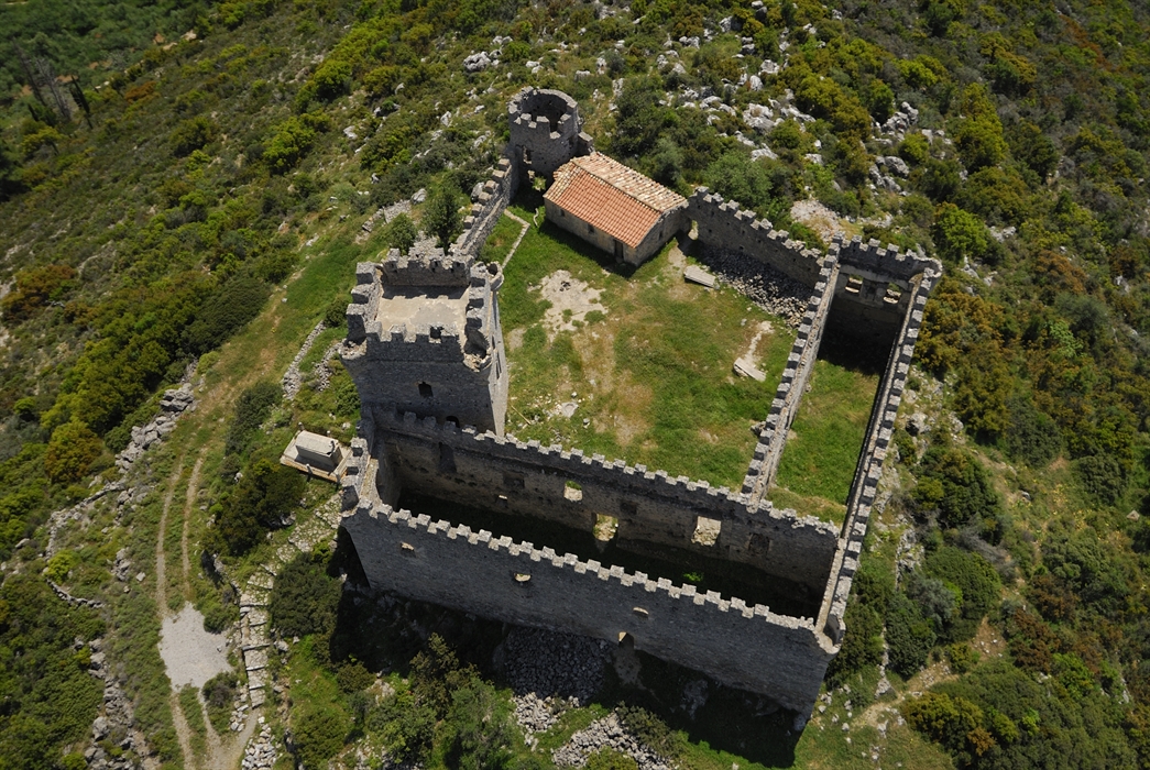 Castle of the Kapetanakis family in Petrovouni, Mani